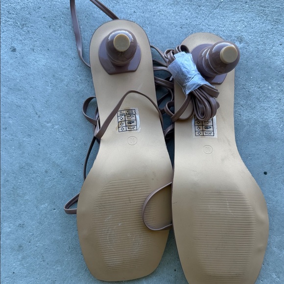 So Me Mauve-Tan Strappy Women's Sandals - Picture 5 of 8